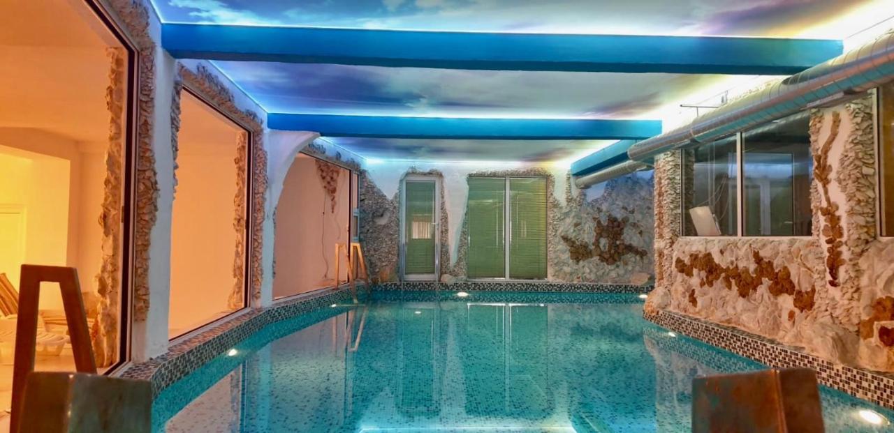 Bali Colosseum Hotel Beograd Eksteriør billede